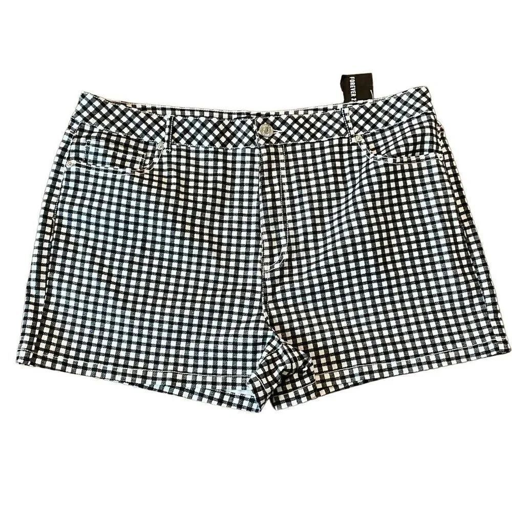 Forever 21 NWT black and white checkered high rise shorts 18